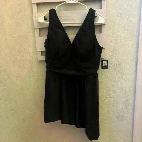 NWT!! TORRID Black asymmetrical skirted one piece bathing suit swimdress, 1X. - Picture 1 of 10